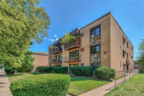 Condos for Sale in Des Plaines, IL